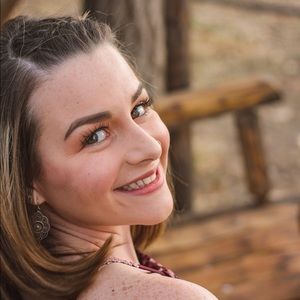 Meet your Posher, Caitlyn